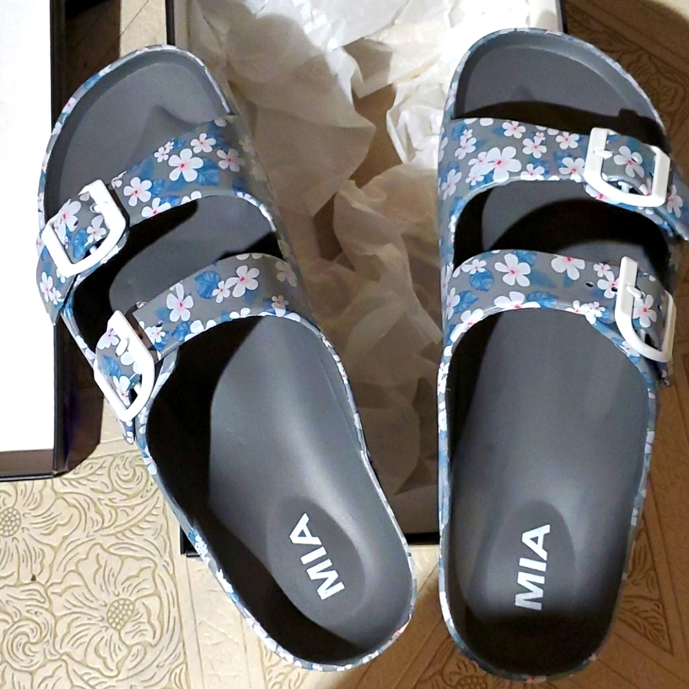 MIA Sz 10 Flower Sandals
